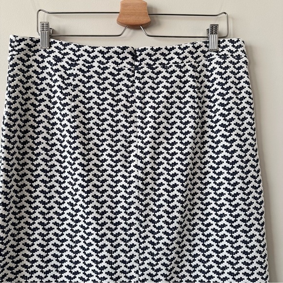 BANANA Republic-White & Blue Stretch Summer Skirt (Size:12) - Picture 4 of 8